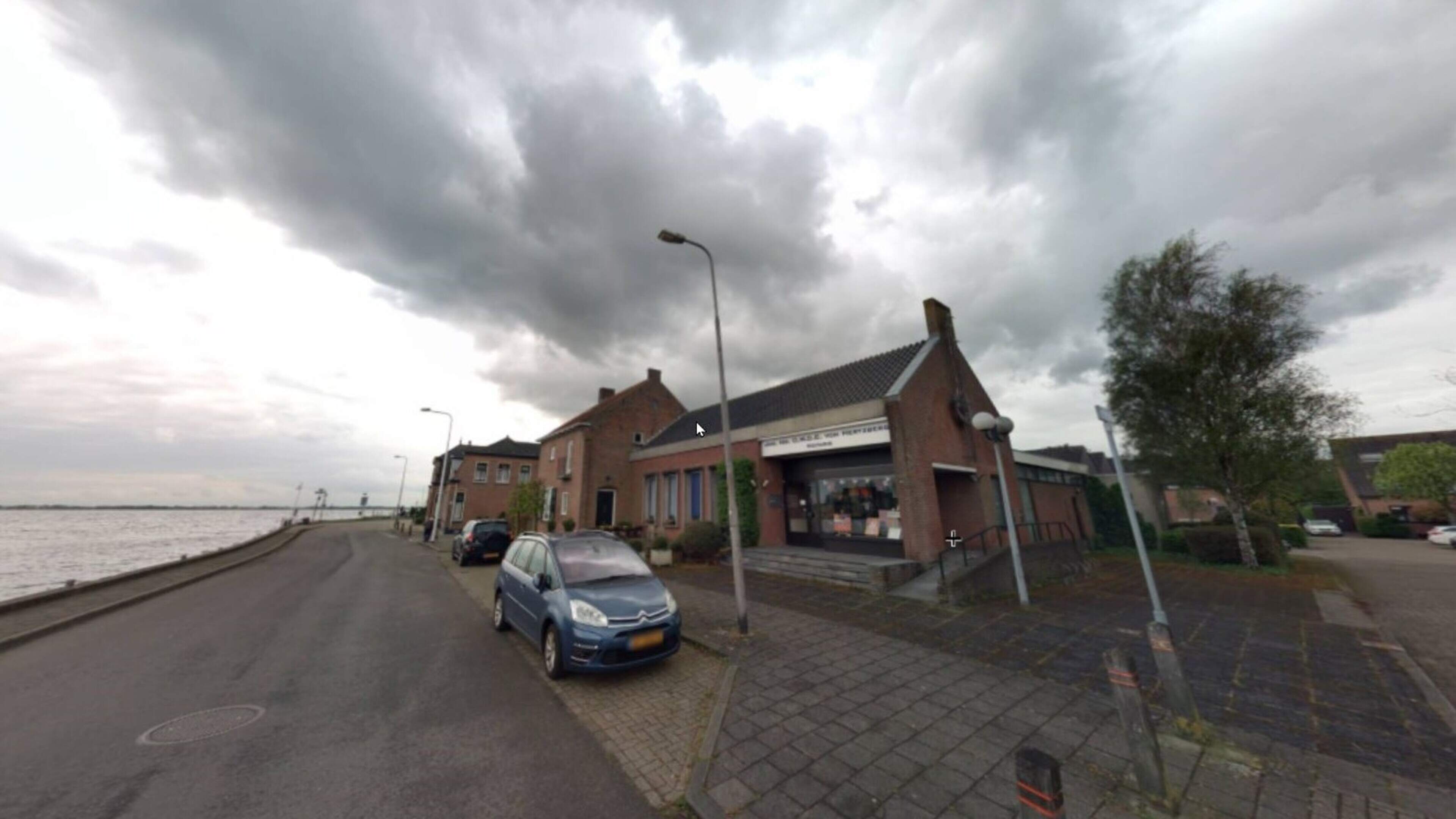 Notariskantoor aan de Veerstraat in Oude Wetering maakt plaats voor acht appartementen; gemeente ond