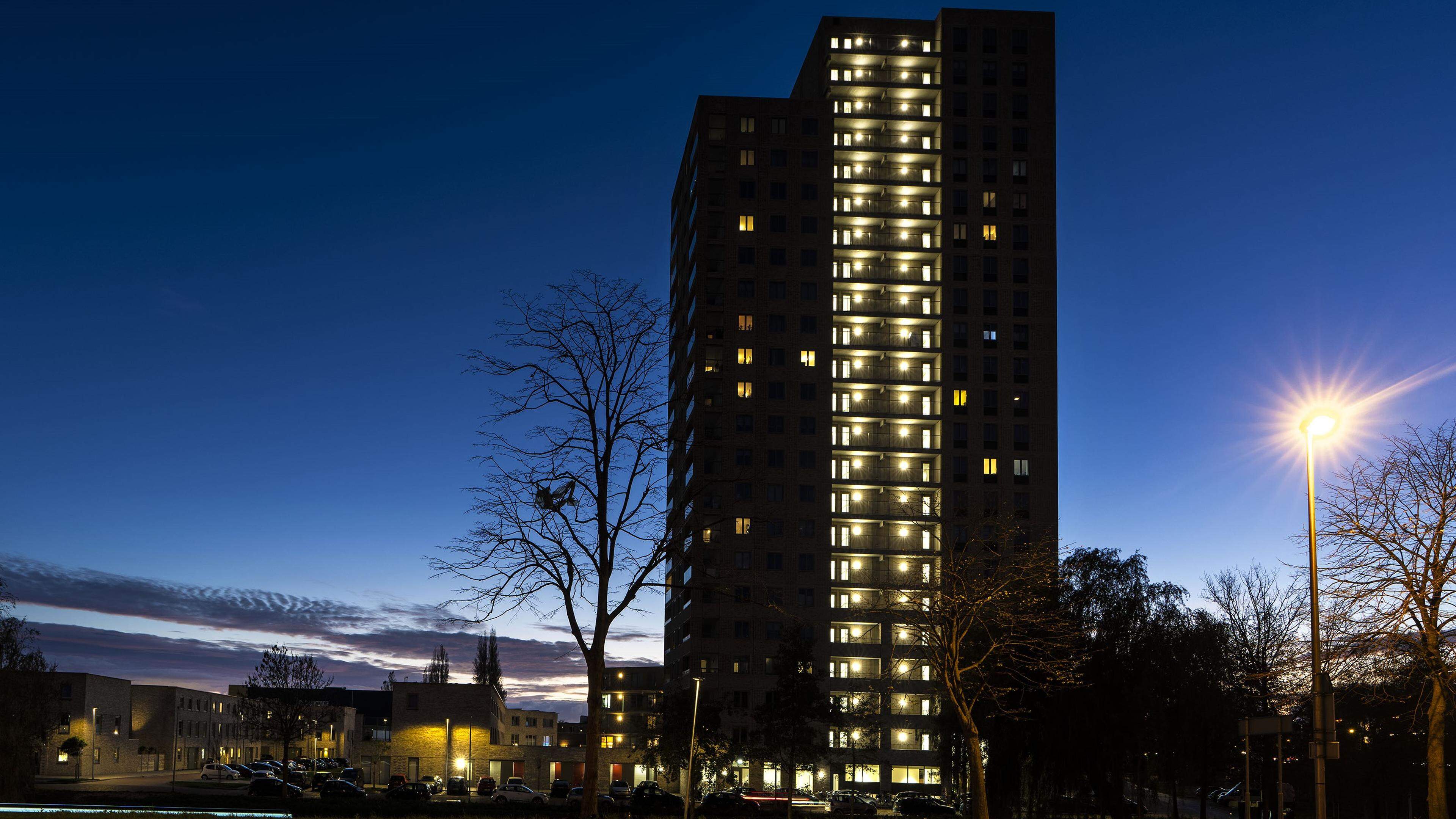 Bij de hoogste flat van Leiderdorp worden inbrekers met open deuren ontvangen. ’Situatie onhoudbaar’