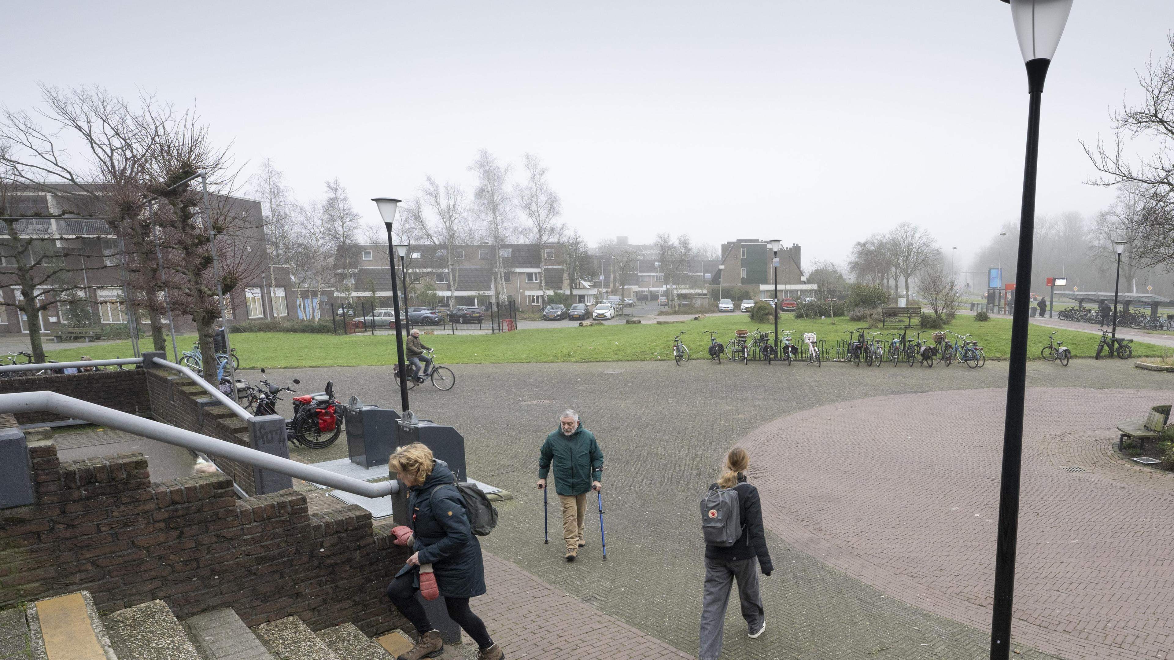Statushouders naast Winkelhof in Leiderdorp; de buurt is er niet op tegen